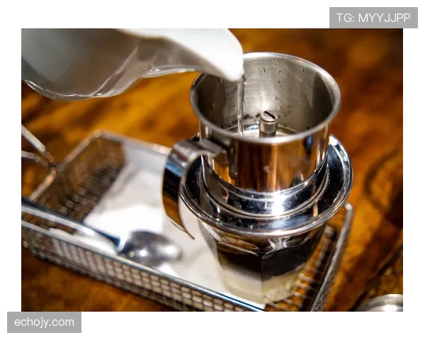 刷到汪顺家早餐照那一刻我懵了，厨房那台咖啡机看着比我整月工资还抢眼