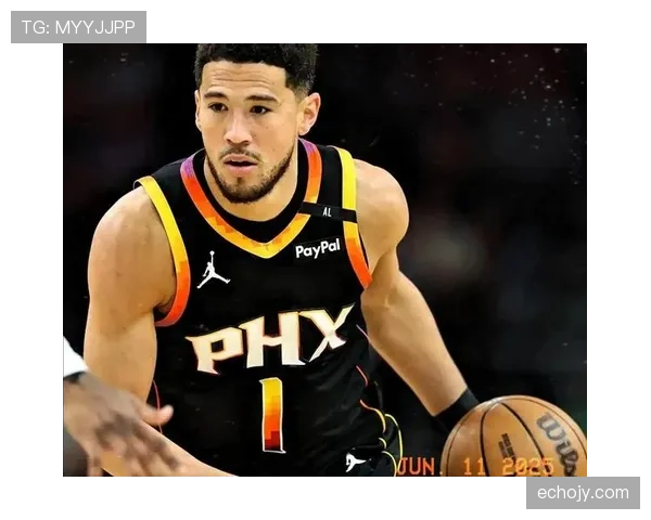 德文·布克家的冰箱里塞满蛋白粉，连瓶可乐都找不到