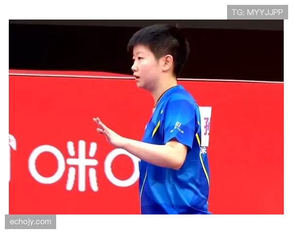 张家齐训练完随手啃鸡腿的样子，真不像拿奥运金牌的人