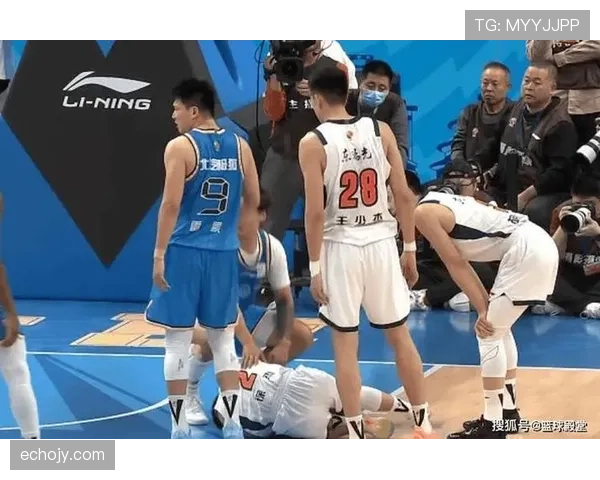 一次看懂如何根据篮球规则公正地判定争议球归属